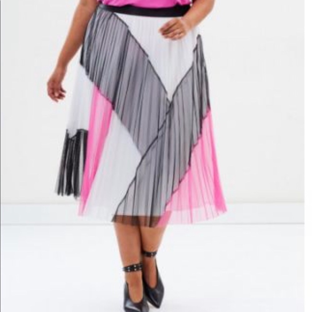 NWT Long pleated tule skirt 1X Rebel Wilson Angels